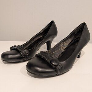 Maurice Black Small Heel Pump